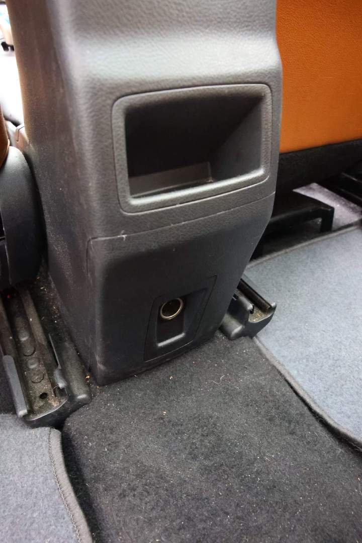 12V aansluiting achter